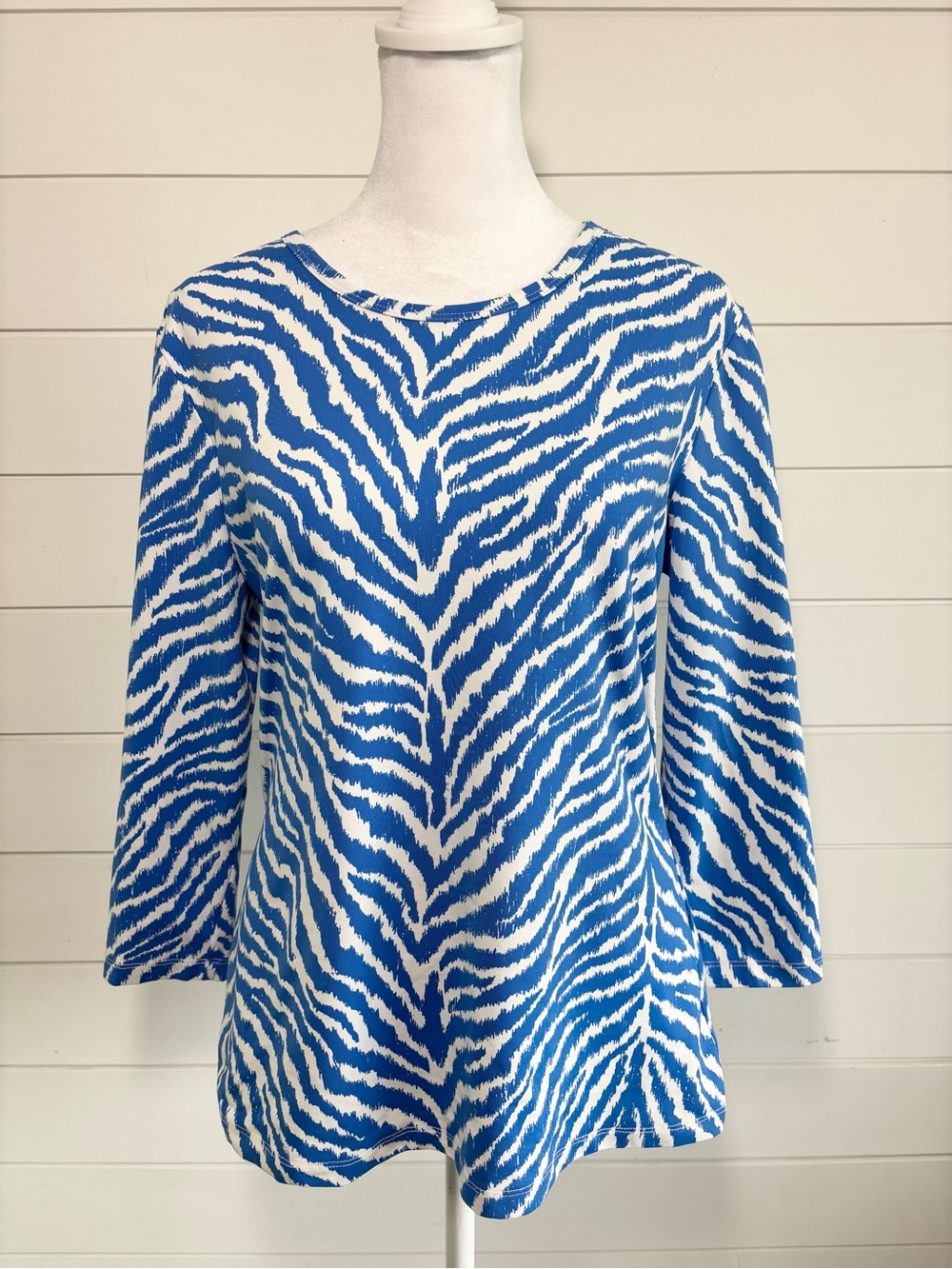 J. McLaughlin Blue and White Zebra-Stripe Crewneck Blouse Size M‎